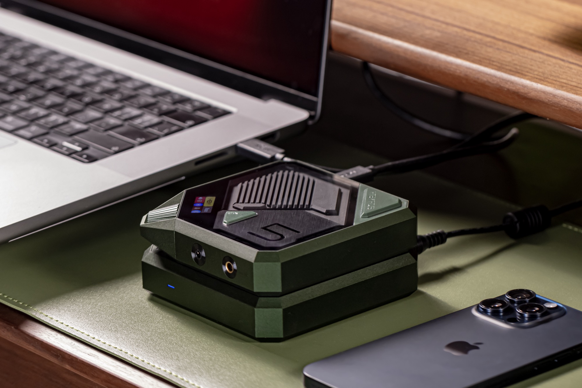 Hiby FD5 on a desktop next to a laptop