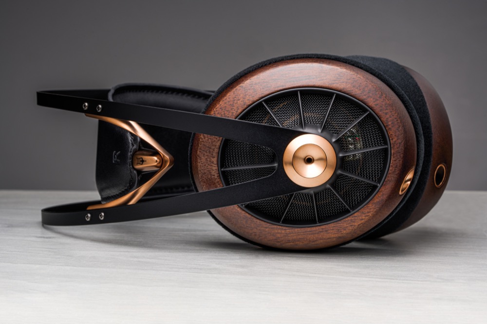 Photo of Meze 109 Pro from the side
