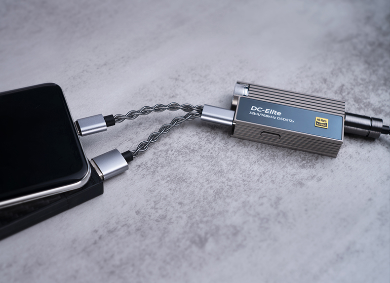 CB19 connected to DC-Elite DAC, phone and power bank