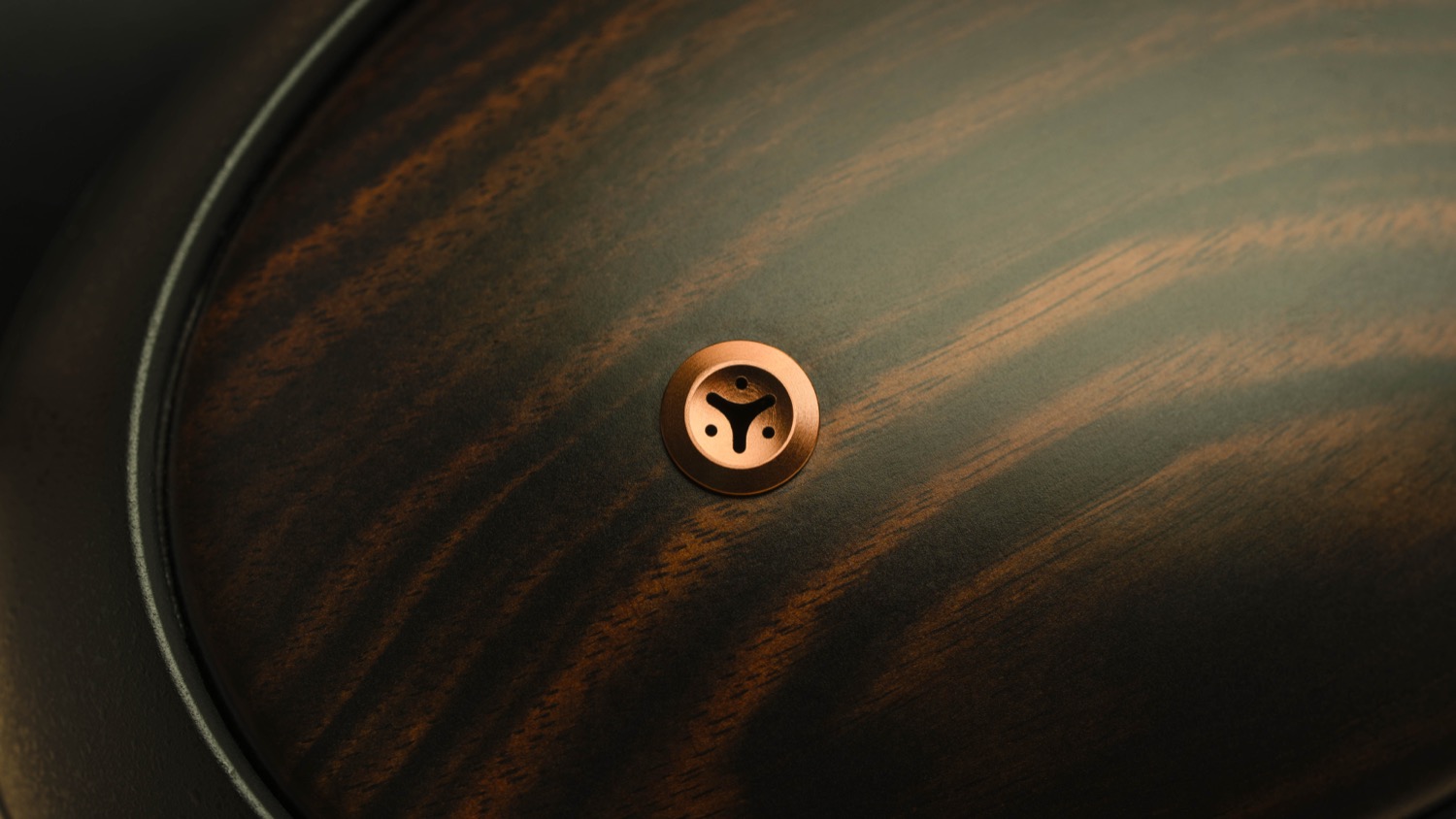 Close up of Liric wood and pressure equalization port