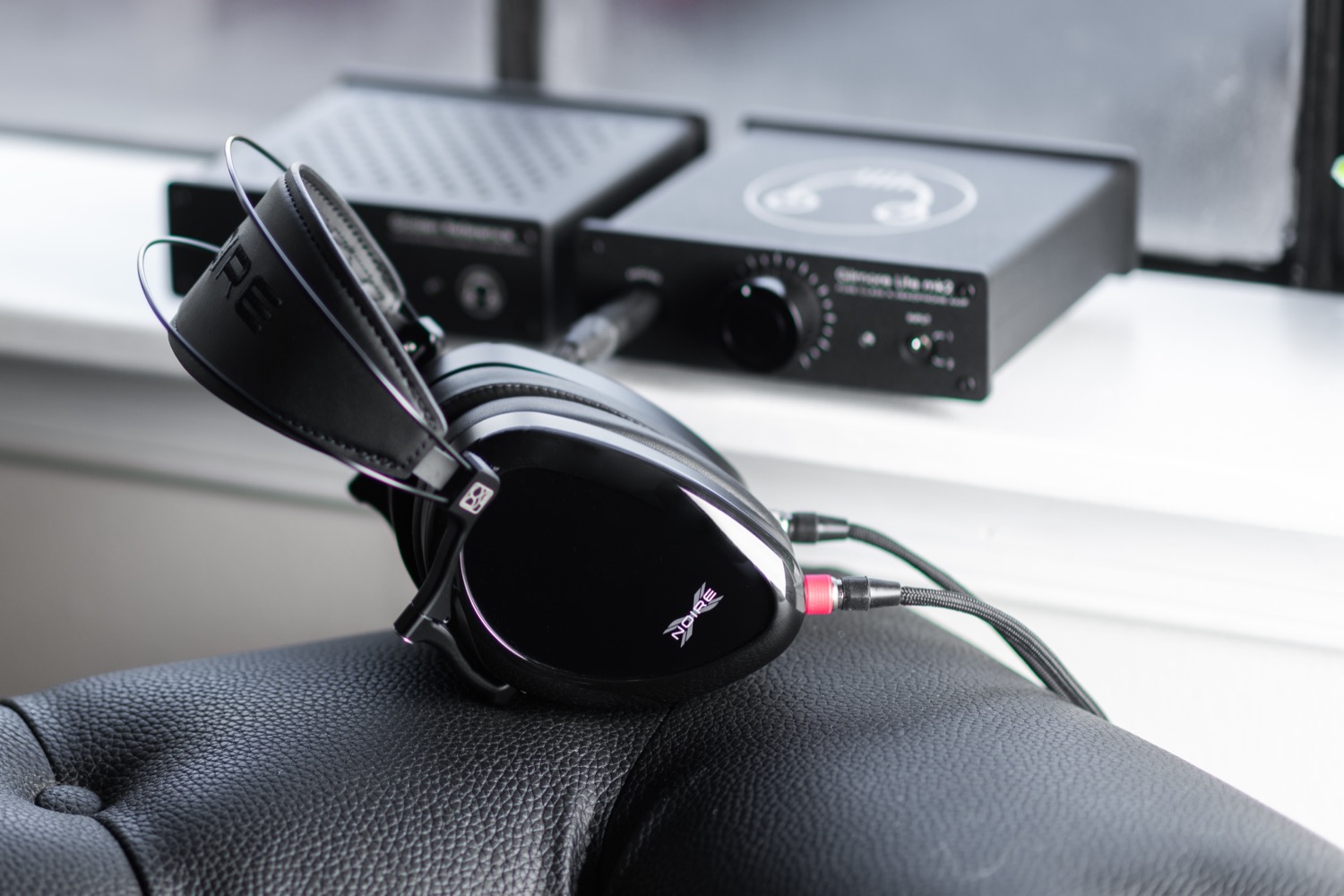 Photo of DCA NOIRE X with amplifier