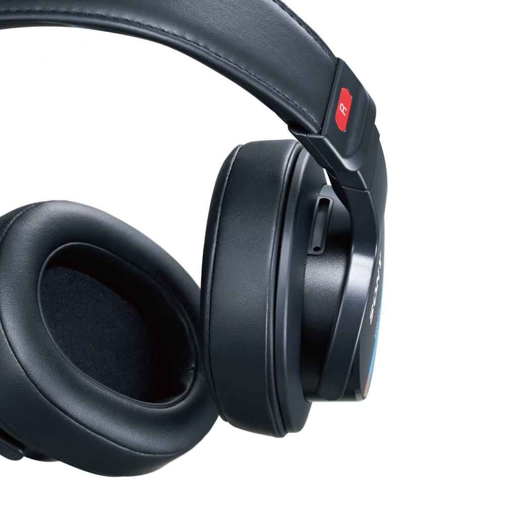 Close up view of Sony MDR-M1 headband